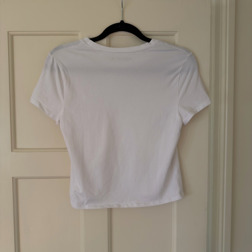 A&F Essential Tee - Picture 3 of 3